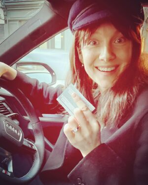 Caitríona Balfe Instagram - Drove myself in my fancy new Q5 hybrid to go get my booster shot!!!! Feeling goooood!!! Thank you @audiuk and @tonyameli for the  wheels #Partnership  #q5hybrid