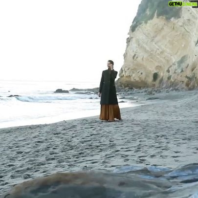 Caitríona Balfe Instagram - A little Yeats to start your day. Filmed by the amazing @jameshoustonphoto for @harpersbazaarus styling @ecduzit makeup @brenrobertsonbeauty hair @dklahair DP @lukashouben 💚
