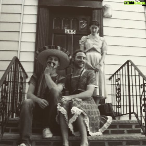 Caitríona Balfe Instagram - Happy Halloween Everyone. Working so no festivities for me but thought I’d share an oldie but a goodie. Diego, Frida and little Frida .... @donaljbrophy