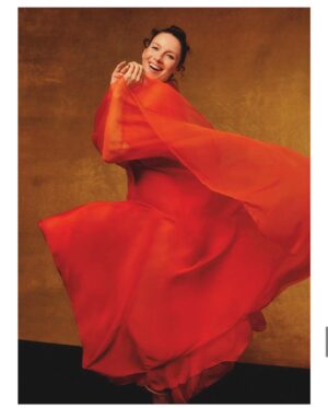 Caitríona Balfe Instagram - Thank you @vanityfair … I can’t believe I got to do this beautiful shoot and feature. For years I used to read Vanity Fair articles about actresses I admired scanning their words for clues about how to break into the industry and follow a dream I had since a child. To now follow in their footsteps is such a huge moment for me and I’m so humbled and grateful. 
Thank you Rebecca Ford for the lovely chat over breakfast about motherhood,life and my career. 
Thank you to the amazing team that brought this all together … it was such a fun shoot..!! 
📸 @nickrileybentham 
Styling @rebeccarams 
Makeup @marywilesmakeup 
Hair @garethbromell 
Manicure @nailbyemikudo 
And @caratripsalot and @jenziet 💗
@belfastmovie @focusfeatures #belfastmovie