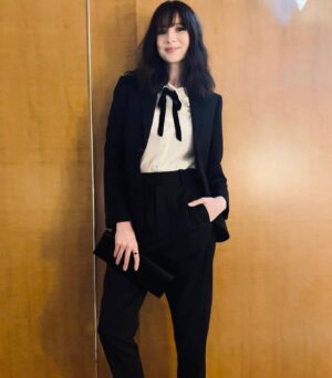 Caitríona Balfe Instagram - In Paris we wear @ysl …. Press night for @belfastmovie … Have you seen it yet?? @focusfeatures 
Glam: styling @karlawelchstylist 
Makeup @marywilesmakeup 
Hair and creator of impromptu impulse bangs - @garethbromell
