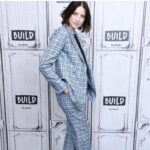 Caitríona Balfe Instagram - New York press looks from our whirlwind 36 hr trip last week. Amazing glam team took some sticky tape, a few safety pins and a bobby pin and McGuyver’d me into a walking, talking somewhat together human being. Thank you @karlawelchstylist @marywilesmakeup @peterbutlerhair and bestest lady @jenziet ❤️❤️❤️