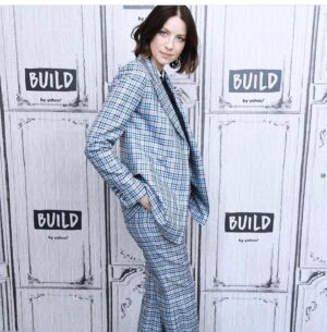 Caitríona Balfe Instagram - New York press looks from our whirlwind 36 hr trip last week. Amazing glam team took some sticky tape, a few safety pins and a bobby pin and McGuyver’d me into a walking, talking somewhat together human being. Thank you @karlawelchstylist @marywilesmakeup @peterbutlerhair and bestest lady @jenziet ❤️❤️❤️