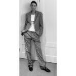Caitríona Balfe Instagram – You know it’s getting close when there is a press day!! First @outlander_starz junket. 
Talked to so many lovely people today about Season 7..!
Glam: @garethbromell @sophiaknighthairandmua 
@karlawelchstylist 
Wearing @jw_anderson @tods 💚
@lionsgateplusuk @sptv
