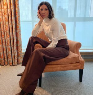 Caitríona Balfe Instagram - New York press looks from our whirlwind 36 hr trip last week. Amazing glam team took some sticky tape, a few safety pins and a bobby pin and McGuyver’d me into a walking, talking somewhat together human being. Thank you @karlawelchstylist @marywilesmakeup @peterbutlerhair and bestest lady @jenziet ❤️❤️❤️