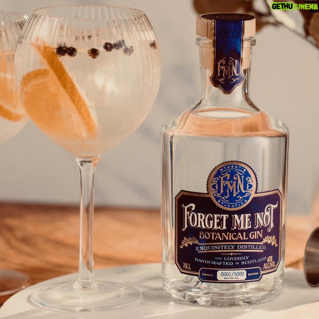Caitríona Balfe Instagram - Head to @fmn_gin , give us a follow and enter in a draw for a free signed bottle of Forget Me Not !! #ForgetMeNotGin