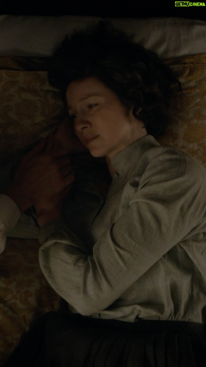 Caitríona Balfe Instagram - Love makes people do crazy things… in this case, I’m grateful! #Outlander