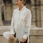 Caitríona Balfe Instagram – Took the cutest little panda with me to the @Loewe show …. 🐼 Thank you so much @loewe and @jonathan.anderson for such a wonderful time in Paris 🩷
Photo: @claireguillon