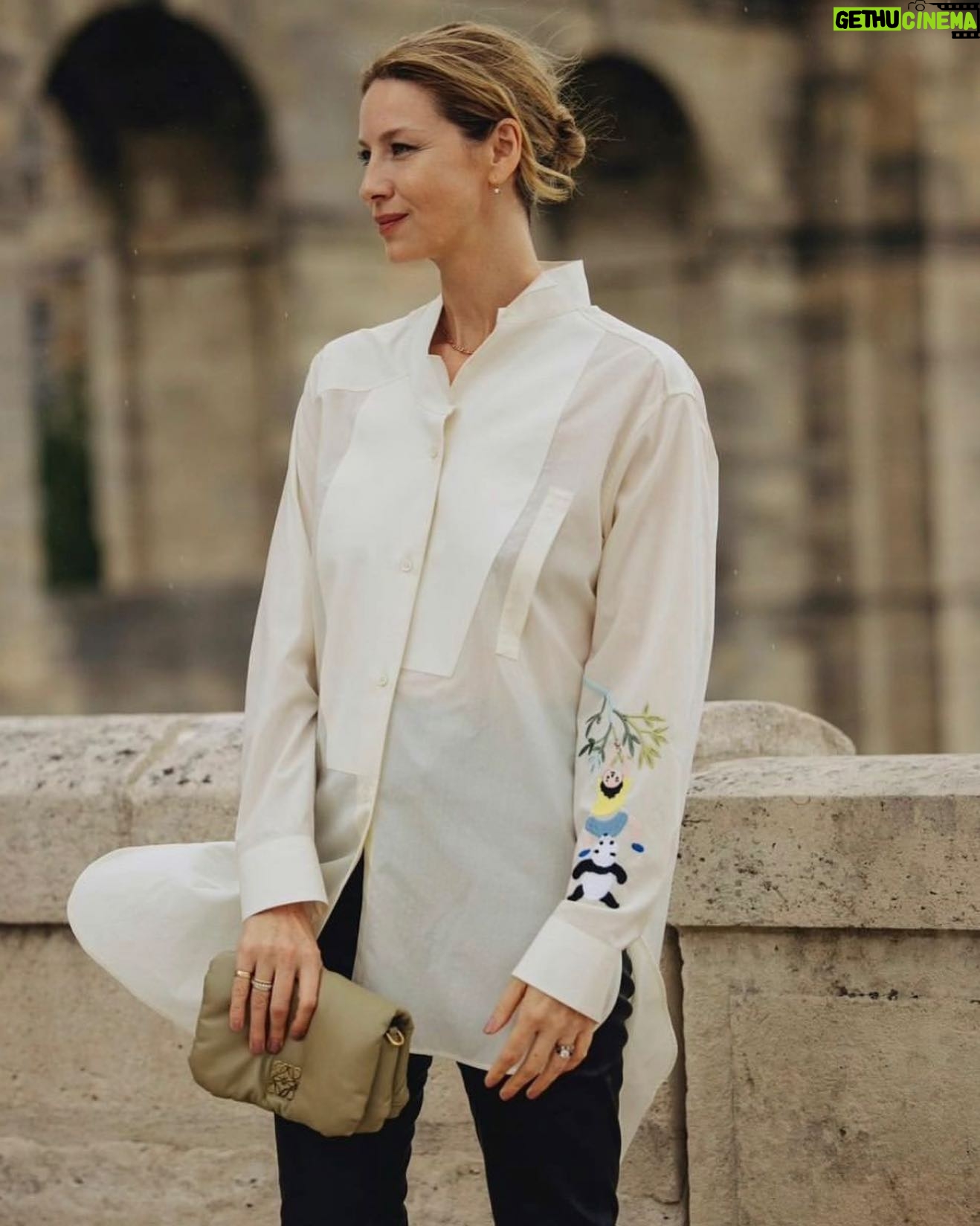 Caitríona Balfe Instagram - Took the cutest little panda with me to the @Loewe show …. 🐼 Thank you so much @loewe and @jonathan.anderson for such a wonderful time in Paris 🩷 Photo: @claireguillon