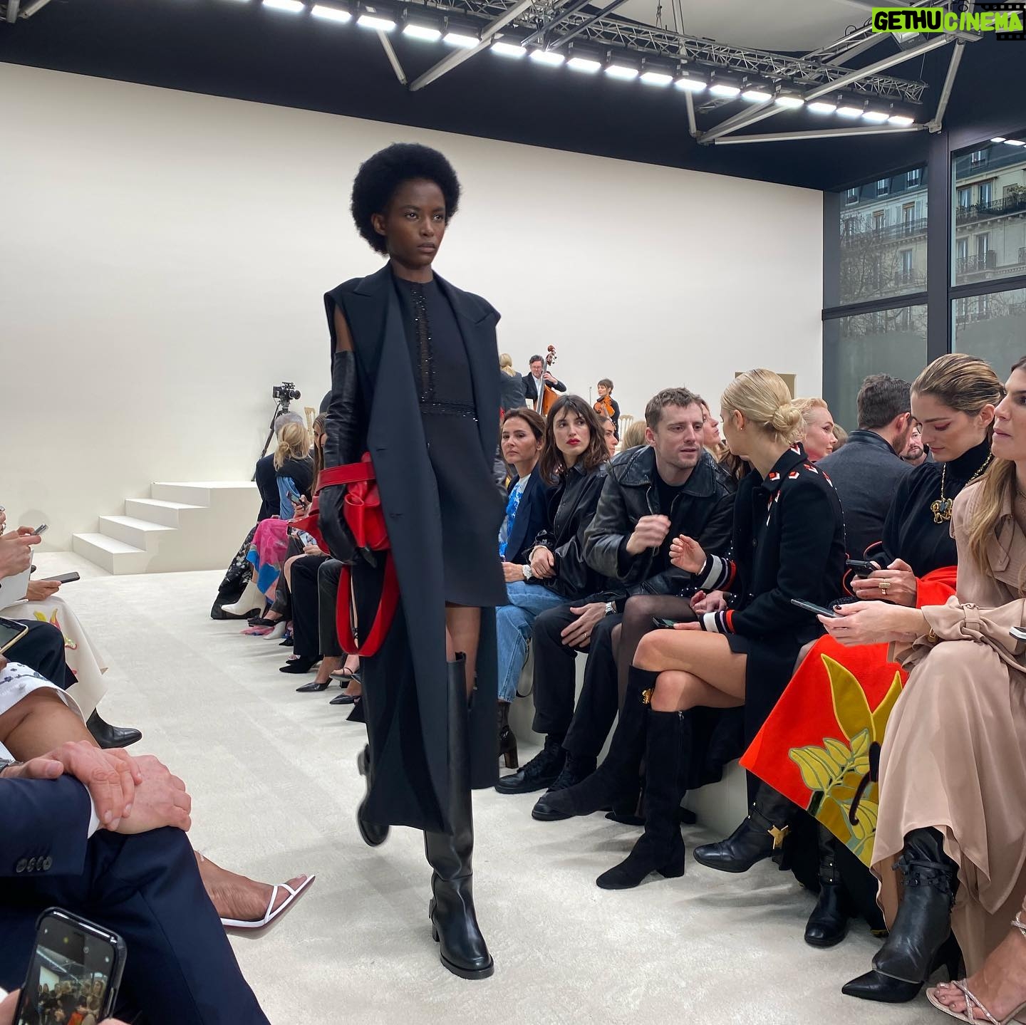 Caitríona Balfe Instagram - Absolutely stunningly beautiful show. Thank you @pppiccioli and @maisonvalentino for having me. Loved this show so much xxx @carlossouza1311 💕💕💕