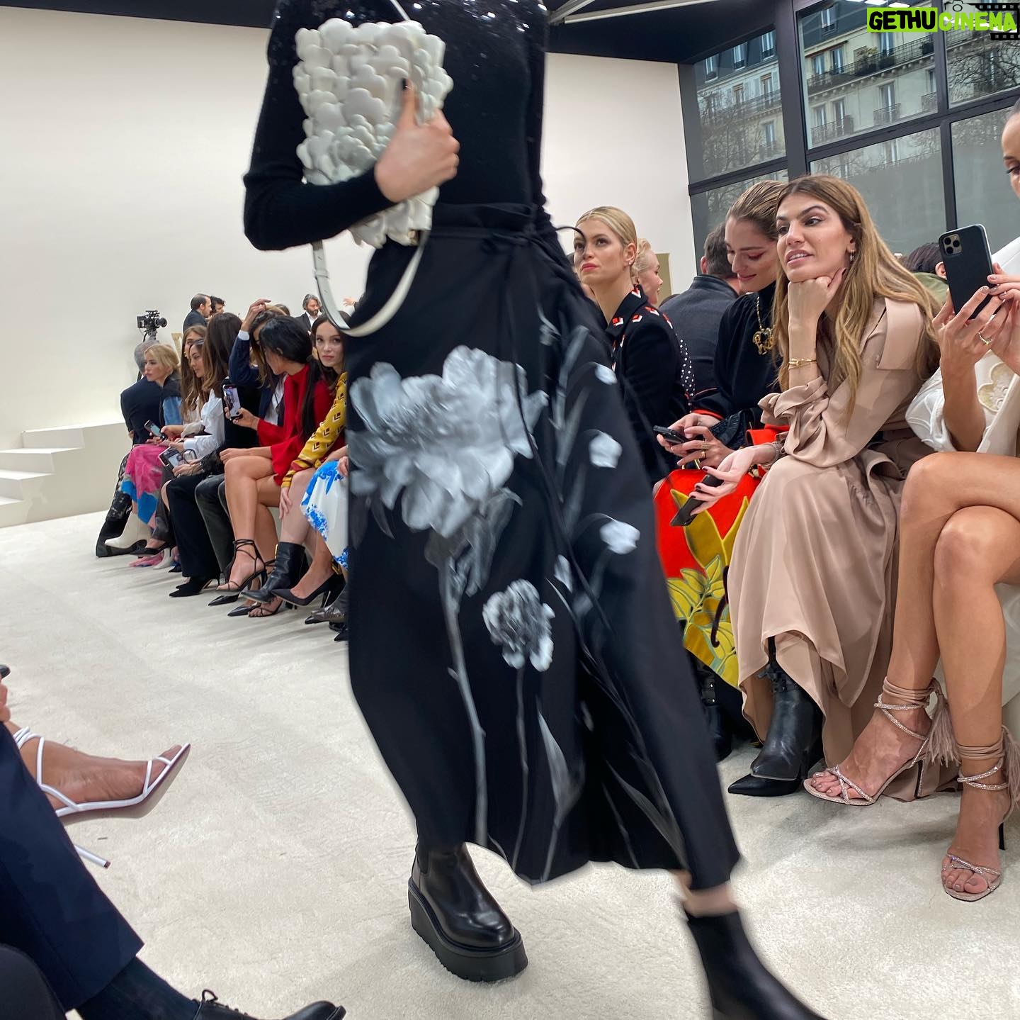 Caitríona Balfe Instagram - Absolutely stunningly beautiful show. Thank you @pppiccioli and @maisonvalentino for having me. Loved this show so much xxx @carlossouza1311 💕💕💕