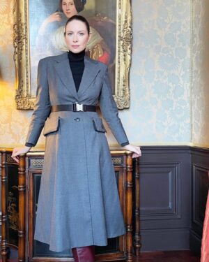 Caitríona Balfe Instagram - @belfastmovie press look 
Wearing @prada 
Styling @karlawelchstylist 
Make up @marywilesmakeup 
Hair @garethbromell 
Also thanks to all the @merchantbelfast staff who looked after us so well.