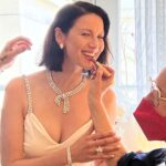 Caitríona Balfe Instagram - Putting the finishing touches on….. wearing @charlottetilbury Soft and feminine look for the 94th Oscars 🤍 #CharlotteTilburyPartner