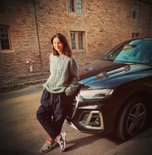 Caitríona Balfe Instagram - Few days off work and a break in the Cotswolds … Nice to get some R&R … Thank you @audiuk for the fab wheels …. Comfort and style 💗
Thanks @tonyameli .. you’re a legend. #audipartner #Q5