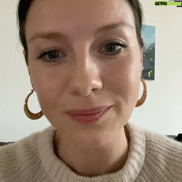 Caitríona Balfe Instagram - THANK YOU, thank you to everyone who supported me on the #twopoinstsixchallenge ... we have raised over 36,000 pounds for @worldchildcanceruk I am so thrilled and so full of gratitude. And so is Eddie she just hides her feelings very well. 🥰🥰🥰🥰