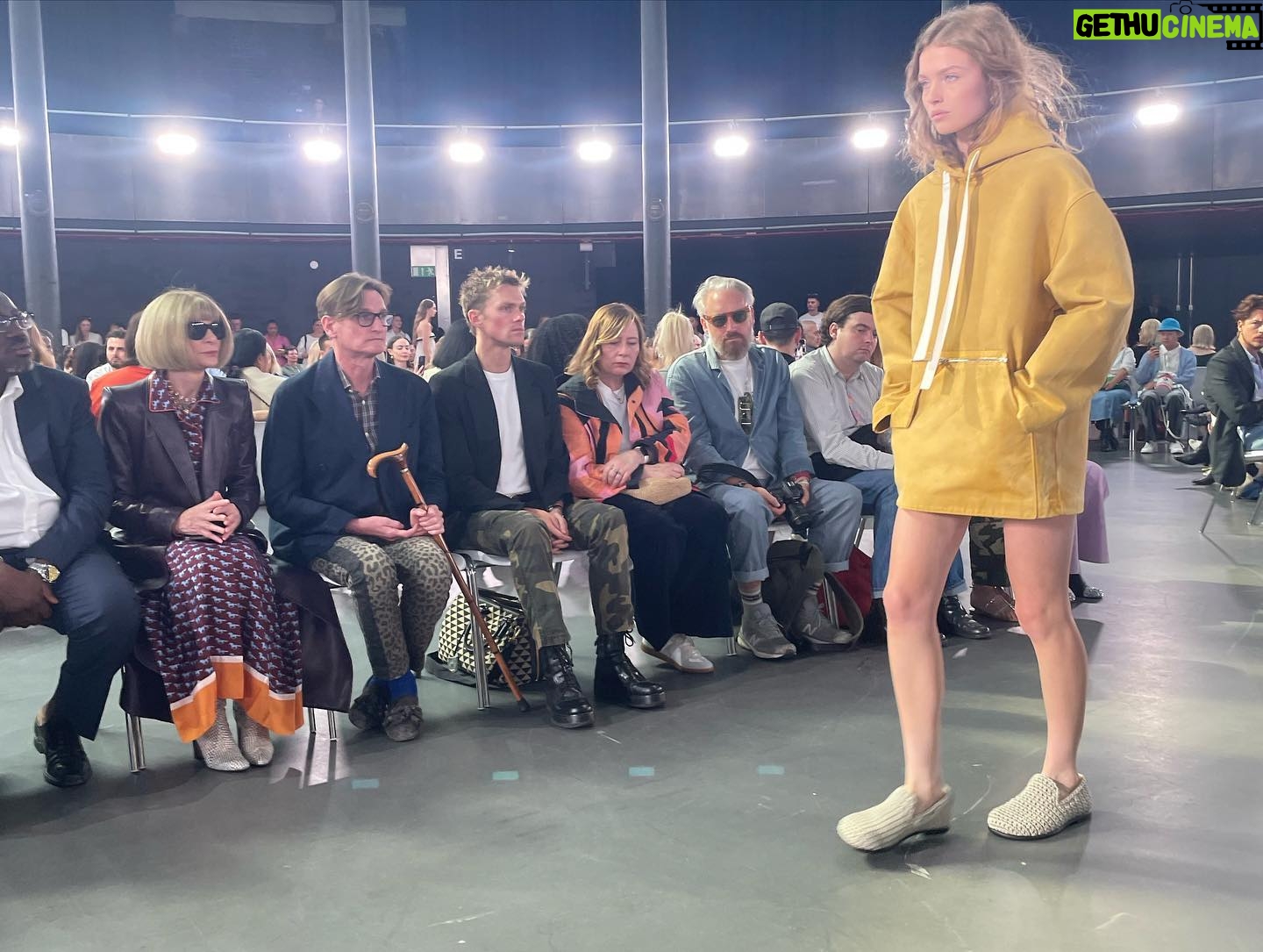 Caitríona Balfe Instagram - Thank you @jw_anderson … exquisite show! So beautiful 🩵 thanks @garethbromell @marywilesmakeup 🩷🩷