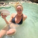 Caity Lotz Instagram - Volcanic hot springs, monkeys, waterfalls, sunsets. #puravida #costarica 🥰