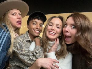 Caity Lotz Instagram - What a special weekend this was🥰 Getting to be reunited with the cast and spend a couple of days with people who love Legends as much as we do ❤️ thank you guys!