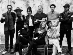 Caity Lotz Instagram - What a special weekend this was🥰 Getting to be reunited with the cast and spend a couple of days with people who love Legends as much as we do ❤️ thank you guys!