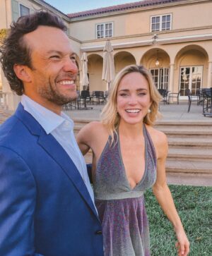 Caity Lotz Instagram - Love is in the air 🌬💕