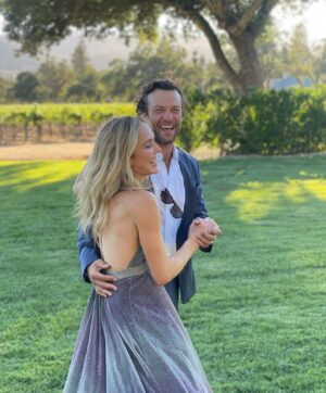 Caity Lotz Instagram - Love is in the air 🌬💕