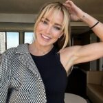 Caity Lotz Instagram - Bangs, biceps, and bros. It was really nice meeting everyone in Atlanta this past weekend! Hope y’all had fun 🤩