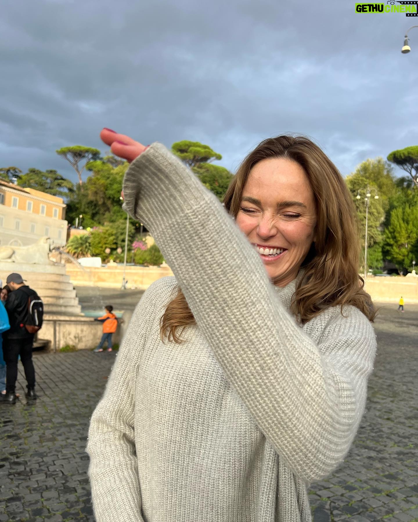 Caity Lotz Instagram - ROME 😍 wow what an impressive city! Blown away by the power and grandeur. I love Italy 🇮🇹