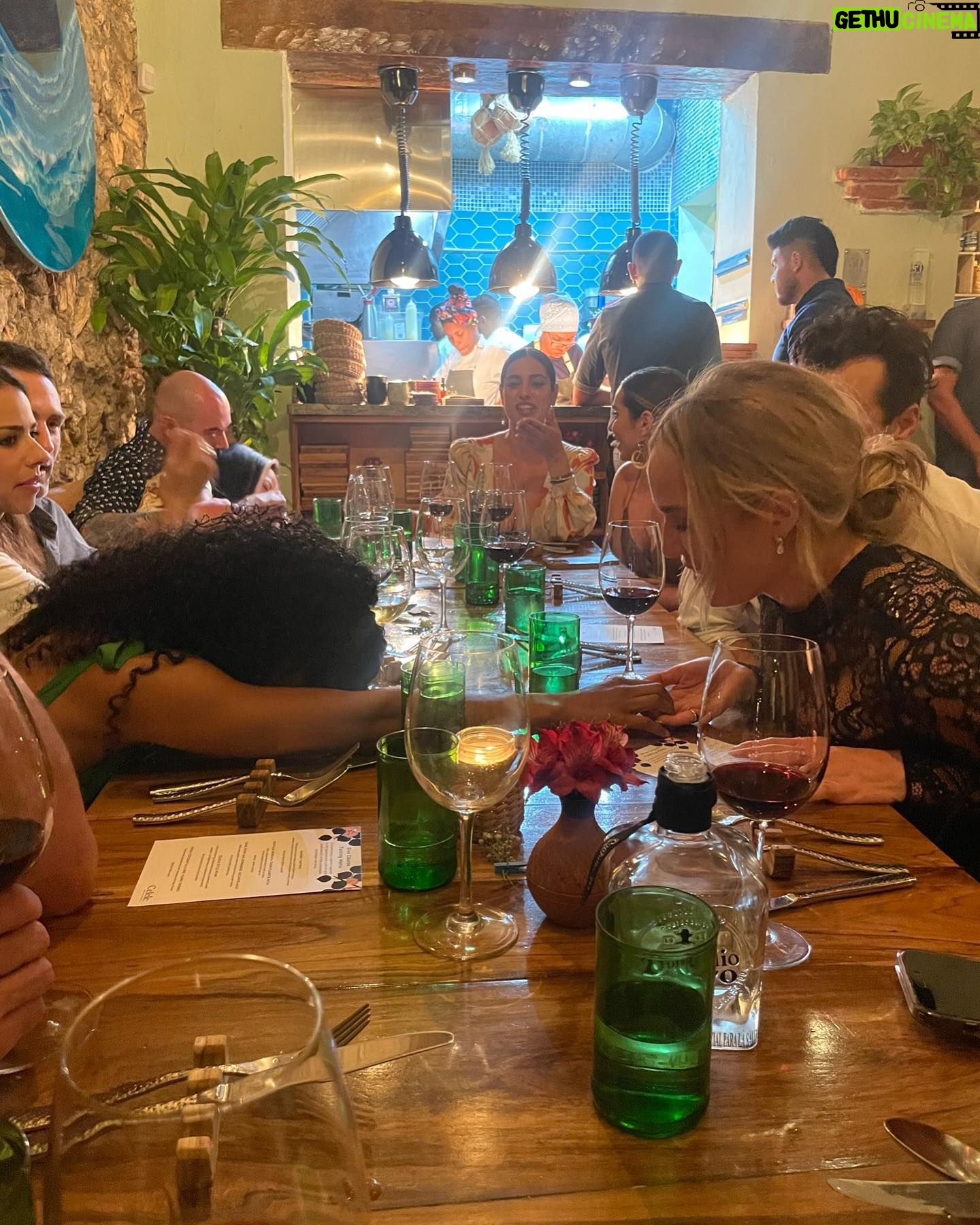 Caity Lotz Instagram - One of my favorite funny moments was when @dominiquedomingo got the whole restaurant to quite down and stood up for her speech…and I was like, “Wait…do you have 2? Because your supposed to do it tomorrow” her reaction was caught perfectly in last 2 photos. 💀 and then @noreenceneviva jumped in with a impromptu speech. 😂 btw @dominiquedomingo speech the next night was so good and made me cry 😭 but happy cry 🥹