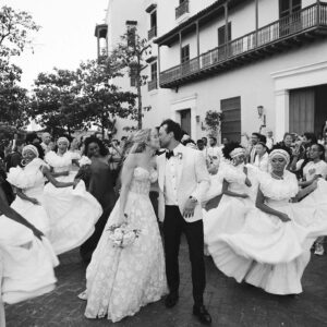 Caity Lotz Instagram - Exclusive: Actors @caitylotz and @iamkyleschmid hosted 50 guests for an intimate and romantic wedding weekend in Cartagena, Colombia. 💍 From her fashion-forward bridal looks to their heartwarming vows, find all the wedding details at the link in bio.
📷: @dosmasenlamesa
📋: @caribecordialweddings
💐: @cartagenahojasypistilos
👗: First dress: @galialahav Second dress: @galialahav Third dress: @nadinemerabi