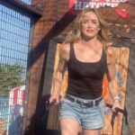 Caity Lotz Instagram - I love games! 🎡 first time axe throwing, but really this ninja catch game got me fired up 🤣 i need this in my backyard
