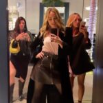 Caity Lotz Instagram - Nothing like a night out with high school friends 🤓