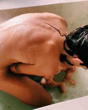Calu Rivero Instagram - Hoy tengo deseos de celebrar el increíble cuerpo femenino! Que puede crear y nutrir la vida, se transforma durante el embarazo y el parto, produce leche que da alimento a sus crías, encarna la sabiduría, la intuición, la belleza, la sensualidad y la creatividad. Refleja los ciclos de la naturaleza, se renueva y regenera continuamente. Cada cuerpo es único  y hermoso, merecedor de amor, respeto y celebración! No te olvides  mujer!! 🤍