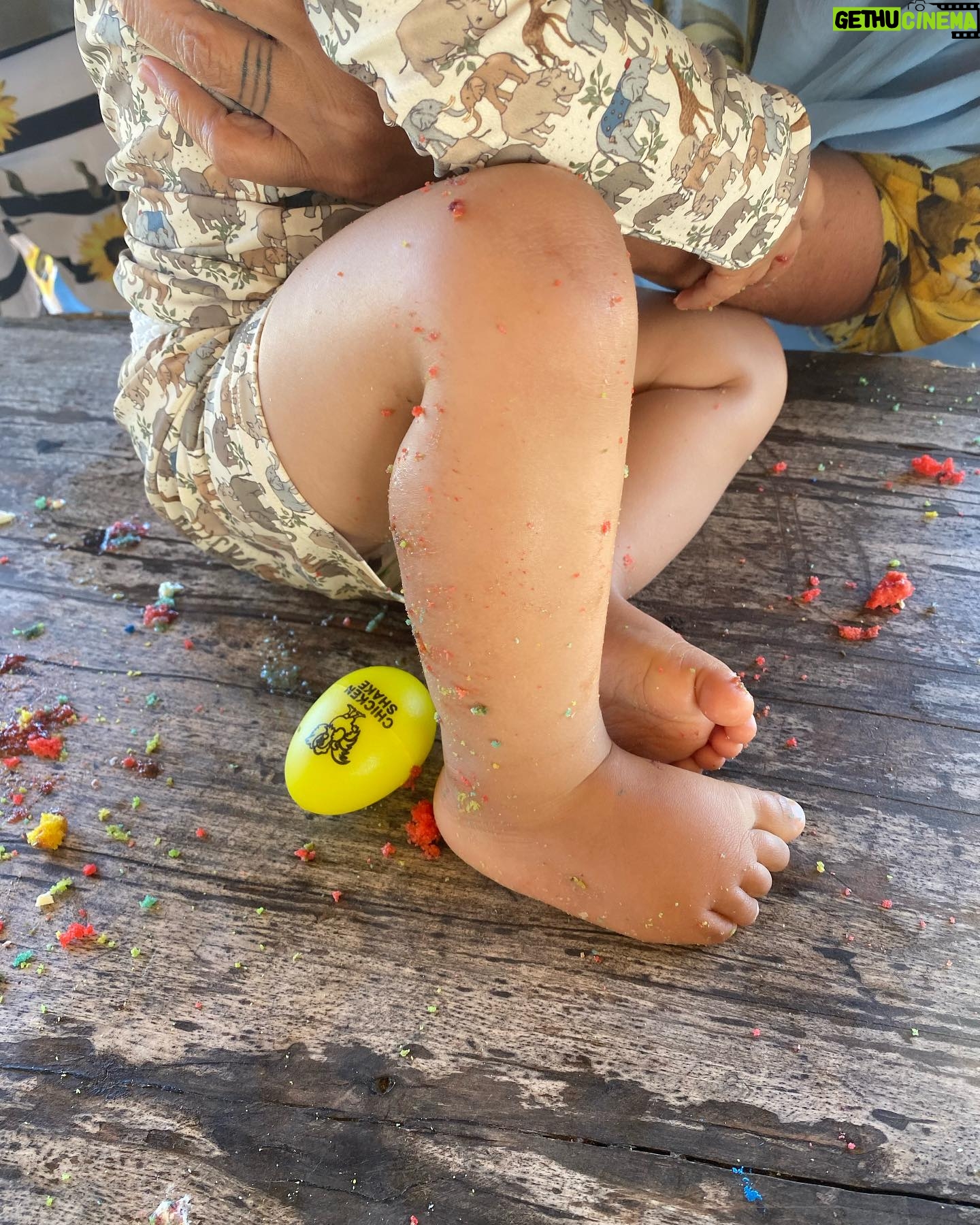 Calu Rivero Instagram - Un año de Tao y un año como nuevos padres. Dedicación total, maravillosamente desafiante. Gracias familias por su constante apoyo. Hijo; Tu ritmo va directo a mi corazón.