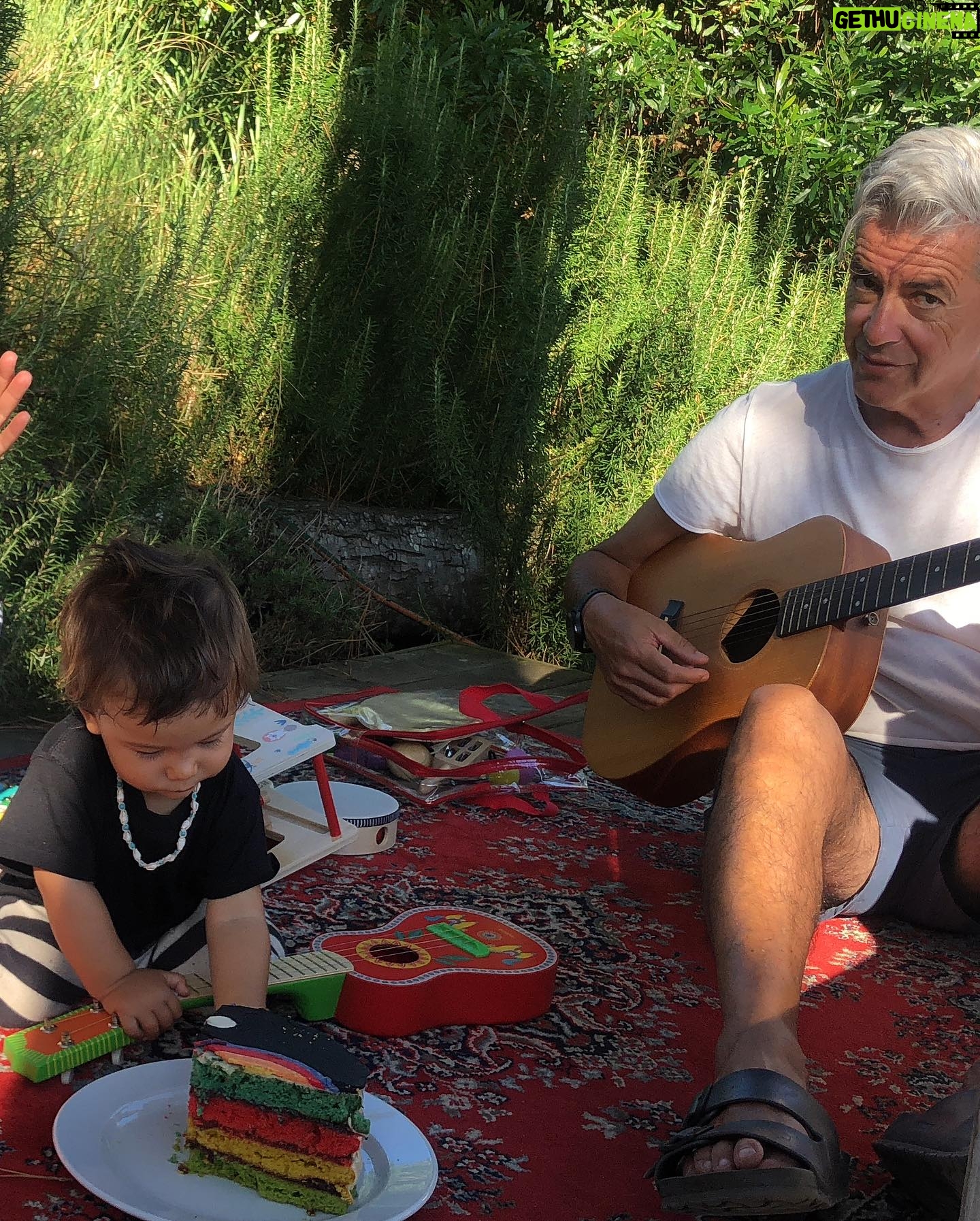 Calu Rivero Instagram - Un año de Tao y un año como nuevos padres. Dedicación total, maravillosamente desafiante. Gracias familias por su constante apoyo. Hijo; Tu ritmo va directo a mi corazón.