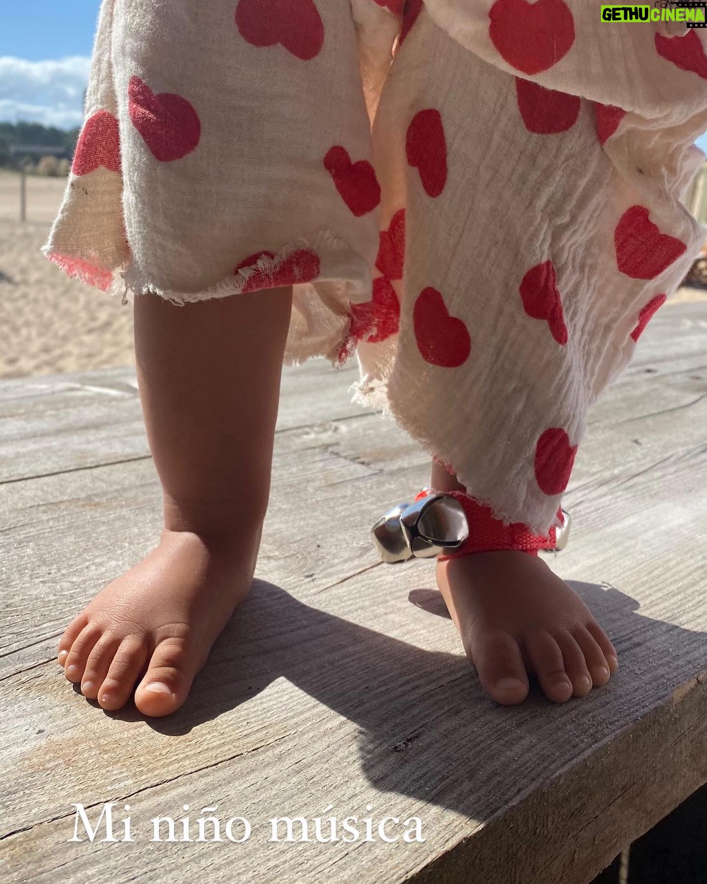Calu Rivero Instagram - Un año de Tao y un año como nuevos padres. Dedicación total, maravillosamente desafiante. Gracias familias por su constante apoyo. Hijo; Tu ritmo va directo a mi corazón.