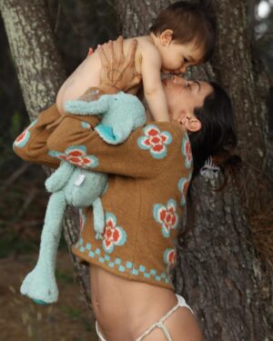 Calu Rivero Instagram - Querido diario: confieso que el 🧸 apego que le compré a Tao, es más para mi que para el. Lo extraño cuando no lo tengo en brazos o en el pecho. Te pasa? S
Gracias Irina por estas fotoooos 🤍
Ph @irinaconesa