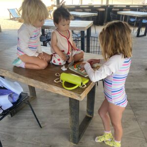 Calu Rivero Instagram - Feliz año Tao 🤍
Niño amado. 

Que se honre a la vida 
Que se honre a la tierra 
Escuchemos a los niños 
que nos vienen a cantar 
melodías del corazón. 
@carlosdelrio.healer 🎶