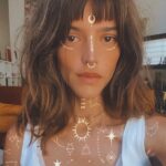 Calu Rivero Instagram - En el ámbito del amor y la gracia cósmica, donde reina Venus, me encuentro en un período único y transformador de mi vida. Convertirse en madre ha sido una experiencia verdaderamente conmovedora y desafiante desencadenando una multitud de emociones y profundizando mi sentido de vulnerabilidad. A medida que abrazo esta nueva etapa, mi expresión artística se ha convertido en una narrativa visual de mi viaje como madre, plasmando la belleza etérea y la fuerza que envuelve la celebración de la vida y el aspecto femenino de la feminidad.