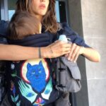 Calu Rivero Instagram - Si sos una madre viajera que necesita practicidad y encuentras aburridos los artículos de “maternity” considera comprar un chaleco de pescador y convertirlo en un bolso para todo lo del 👼. ¡Es ideal! Y mantente siempre hidratada e hidratado al bebé 😉 🦘 @artipoppe