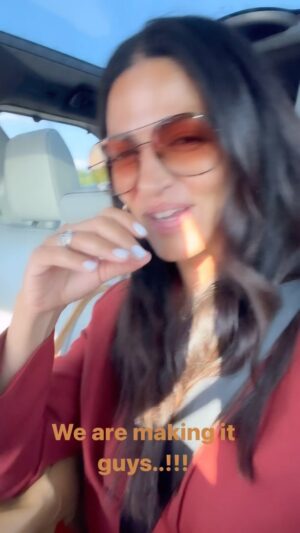 Camila Alves Instagram - We are making it!! Coming in HOT @texaslonghorns vs @alabamafbl THANK YOU JULIE!!