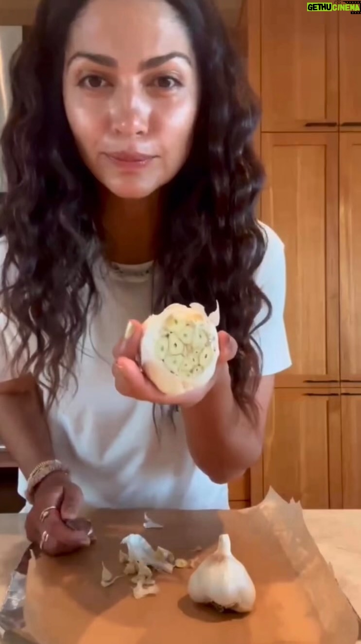 Camila Alves Instagram - For the weekend, Do you all do roasted garlic in your household? I just love it! And great as a toping to many things check out @womenoftoday link in bio ππππππππππππππππππgente um alho no forno Vamos lΓ‘!!! Eu adoro! Vai lΓ‘ na @womenoftoday link no bio