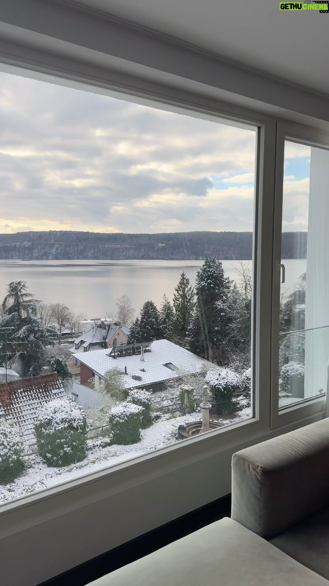 Camila Alves Instagram - OKβ¦for ALL OF YOU who asked to try and guess again one more try! Where is this?? I am already sending a gift to 3 people that got it right letβs see how many get it right this time!! Hint: It is no snow on this view nowβ¦ ππππππππππππππππππ Okβ¦ para todos vocΓͺs que pediram para tentar adivinhar mais uma vez! JΓ‘ estou mandando um presente para 3 pessoas que acertaram vamos ver quantas acertam dessa vez!! Dica: nΓ£o hΓ‘ neve nesta vista agoraβ¦