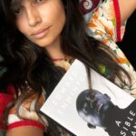 Camila Alves Instagram - Book lovers…GIVEAWAY TIME!! 📚 Fifty lucky winners (yes, that’s right we said 50!) will receive a copy of “A Visible Man” by @edward_enninful - A memoir at breaking barriers — One of the books on our new WOT Summer Reading List. I admire Edward for all that he has achieved! His story is inspirational to many of us, including MaMac!