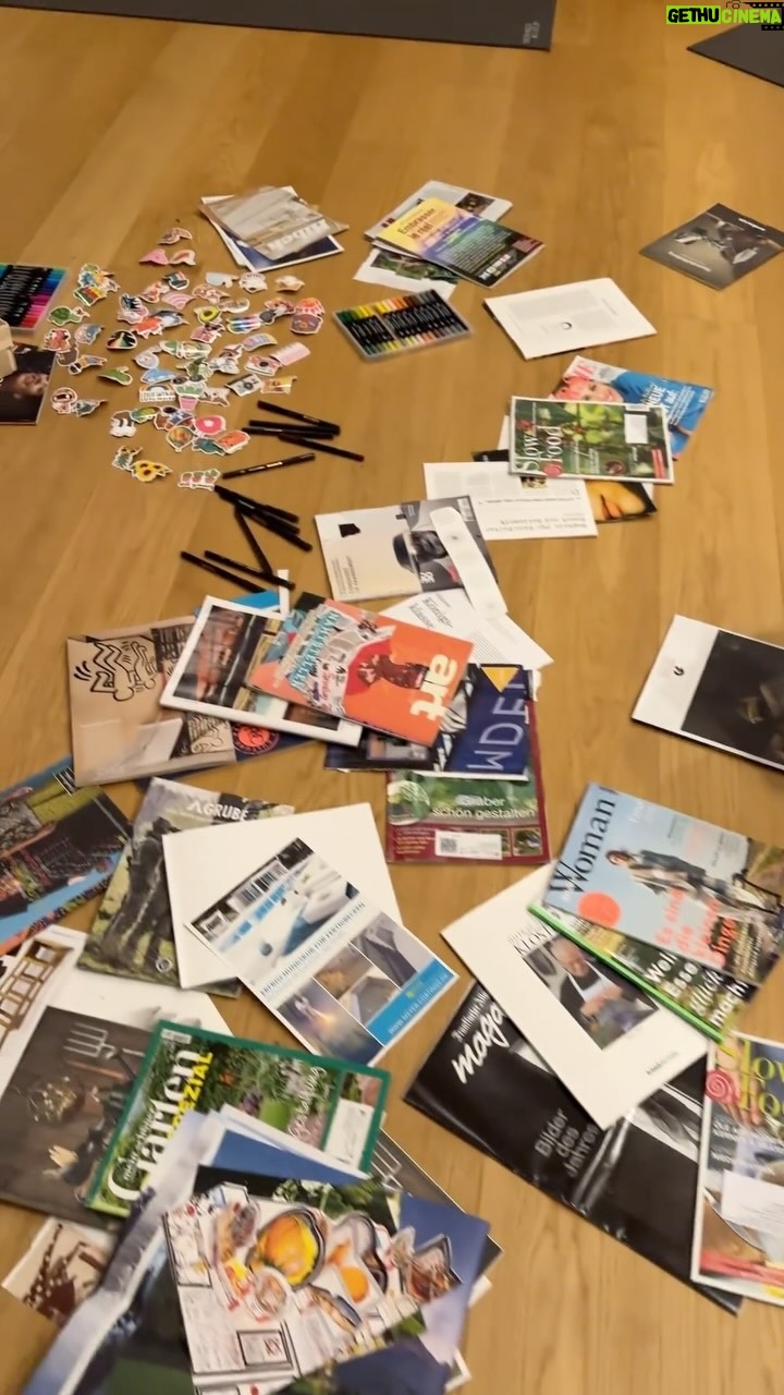 Camila Alves Instagram - I am NOT Big on doing these things…these kind of exercises… A Mood board for myself?!? What I want more in my life? BUT I must admit, it actually was a fun and relaxing activity and I keep on looking at that mood board on the wall 😊 maybe YOU want to try it! Just remember your wants can change so don’t hold your mood board as a “definite thing” during the year! .. basically cut out from magazines images that represent what you are looking to have more of in your life, feelings, accomplishments, goals, people, career, school, looks, travel,etc..(NOT Cars and jewelry people😂) then make a collage on a poster board and put in a place you can see every so often! I have done many for products, photo shoots, characters or red carpets! But never done one for MYSELF… on the vision of what I want more for my year to come! 💚💛💚💛💚💛💚💛💚💛💚💛💚💛💚💛💚💛💚💛💚💛💚💛NÃO sou muito de fazer essas coisas… esse tipo de exercício… Um quadro de inspiração para mim?!? O que eu quero mais na minha vida? MAS devo admitir, de verdade foi uma atividade divertida e relaxante e vira e mexe estou olhando essa colagem que fiz encostando na parede 😊 talvez VOCÊ queira experimentar! Lembre-se apenas de que seus desejos podem mudar, então não limite seu quadro a uma “coisa definitiva” durante o ano! .. basicamente recorte de revistas qualquer imagem que represente o que você quer ter mais na sua vida, e faça uma colagem em uma cartulina e coloque em um lugar que você possa ver de vez em quando! Já fiz muitos para produtos, sessões de fotos, personagens ou tapetes vermelhos! Mas nunca fiz isso para MIM… na visão do que eu queria mais para o meu ano que estava começando!