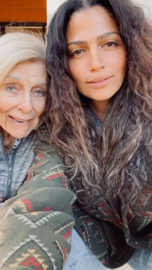 Camila Alves Instagram - Hope you had a blessed Thanksgiving… what are you Thankful for? And let’s reflect on how we can practice GRATITUDE daily not just on Thanksgiving Day. 💚💛💚💛💚💛💚💛💚💛💚💛💚💛💚💛💚💛Espero que você tenha tido um abençoado Dia de Ação de Graças... o que você está grato? E vamos refletir  como podemos praticar a GRATIDÃO diariamente e não apenas no Dia de Ação de Graças.