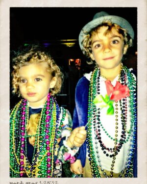 Camila Alves Instagram - This is not a short format caption day… to describe what we do as mothers do take a lifetime! This shit is hard but beautiful!!! Won’t change a thing, well maybe a few 😂
THANK YOU to my mother for the foundation
THANK YOU KayMac for the innovation
THANK YOU GRAMMA for the refuge
THANK YOU Matthew for the 3 beautiful creations we have made together
THANK YOU to my 3 kids who make me chase being a better mother daily
THANK YOU to all the mother figures in my life who inspire me, teach me, correct me, guide me and laugh with me when the rubber hits the road (pretty often) It is not picture perfect! with tremendous gratitude today! this is the only thing I was certain I wanted to do “A Mother” everything else was always a question! 🫣☺️❤️ Happy Mother’s Day ! 

Ps: this video made me go back to 3 little ones at the same time…I didn’t even know what, when, who, ME??? Wild, challenging, exhausting, tears, laughter,beautiful…any mother’s out there dealing with the same “this too shall pass” 🙏🏽❤️👏🏽👏🏽 stay strong, ask for help, remember to breathe, put boundaries because I didn’t it…you need little spells to take care of yourself. Sending love

💚💛💚💛💚💛💚💛💚💛💚💛💚💛💚💛💚 não é um dia de legenda curta,para descrever o que fazemos como mães, leva a vida inteira!é DIFÍCIL mas maravilhoso! 
OBRIGADO à minha mãe pela fundação,
OBRIGADO KayMac pela inovação,
OBRIGADO Vó pelo refúgio
OBRIGADO Matthew pelas 3 lindas criações que fizemos juntos,
OBRIGADA aos meus 3 filhos que me fazem perseguir diariamente a ser uma mãe melhor,
OBRIGADO a todas as figuras maternas da minha vida me inspiram, me ensinam, me corrigem, me orientam e riem comigo quando a coisa fica preta… com tremenda gratidão,única coisa que tinha certeza que queria fazer “ Uma Mãe” todo o resto sempre foi uma questão! ☺️Feliz Dia das Mães!
Ps: vídeo me fez voltar a ter 3 pequeninos ao mesmo tempo,nem sabia o que, quando, quem, EU??? Confuso , desafiador, exaustivo, lágrimas, risos, lindo, bençãos! Se estiver lidando com o mesmo “isso também vai passar”🙏🏽fique forte, peça ajuda, lembre-se de respirar, coloque limites porque eu não coloquei ... você precisa de pequenas brechas para cuidar de si mesma.