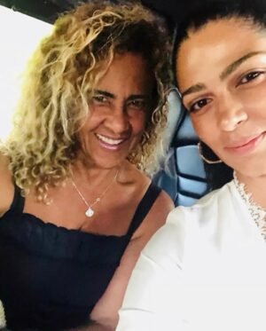 Camila Alves Instagram - This is not a short format caption day… to describe what we do as mothers do take a lifetime! This shit is hard but beautiful!!! Won’t change a thing, well maybe a few 😂
THANK YOU to my mother for the foundation
THANK YOU KayMac for the innovation
THANK YOU GRAMMA for the refuge
THANK YOU Matthew for the 3 beautiful creations we have made together
THANK YOU to my 3 kids who make me chase being a better mother daily
THANK YOU to all the mother figures in my life who inspire me, teach me, correct me, guide me and laugh with me when the rubber hits the road (pretty often) It is not picture perfect! with tremendous gratitude today! this is the only thing I was certain I wanted to do “A Mother” everything else was always a question! 🫣☺️❤️ Happy Mother’s Day ! 

Ps: this video made me go back to 3 little ones at the same time…I didn’t even know what, when, who, ME??? Wild, challenging, exhausting, tears, laughter,beautiful…any mother’s out there dealing with the same “this too shall pass” 🙏🏽❤️👏🏽👏🏽 stay strong, ask for help, remember to breathe, put boundaries because I didn’t it…you need little spells to take care of yourself. Sending love

💚💛💚💛💚💛💚💛💚💛💚💛💚💛💚💛💚 não é um dia de legenda curta,para descrever o que fazemos como mães, leva a vida inteira!é DIFÍCIL mas maravilhoso! 
OBRIGADO à minha mãe pela fundação,
OBRIGADO KayMac pela inovação,
OBRIGADO Vó pelo refúgio
OBRIGADO Matthew pelas 3 lindas criações que fizemos juntos,
OBRIGADA aos meus 3 filhos que me fazem perseguir diariamente a ser uma mãe melhor,
OBRIGADO a todas as figuras maternas da minha vida me inspiram, me ensinam, me corrigem, me orientam e riem comigo quando a coisa fica preta… com tremenda gratidão,única coisa que tinha certeza que queria fazer “ Uma Mãe” todo o resto sempre foi uma questão! ☺️Feliz Dia das Mães!
Ps: vídeo me fez voltar a ter 3 pequeninos ao mesmo tempo,nem sabia o que, quando, quem, EU??? Confuso , desafiador, exaustivo, lágrimas, risos, lindo, bençãos! Se estiver lidando com o mesmo “isso também vai passar”🙏🏽fique forte, peça ajuda, lembre-se de respirar, coloque limites porque eu não coloquei ... você precisa de pequenas brechas para cuidar de si mesma.