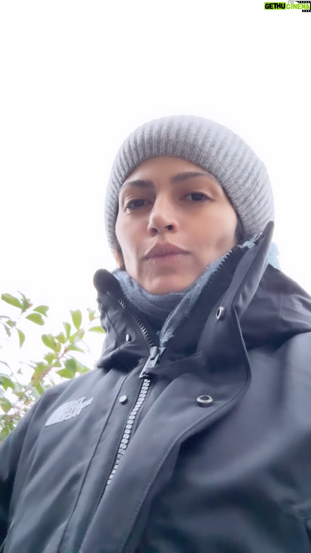Camila Alves Instagram - Went on a solo journey, any idea to where By the looks of itβ¦ And yes, heavy suitcase up the hill for sure push it in front of you not pulling behind you! βΊοΈ ππππππππππππππππππ Fiz uma viagem sozinha , alguma ideia de onde? Pelo que pareceβ¦ E sim, mala pesada subindo o morro, com certeza empurra na sua frente e nΓ£o puxe atrΓ‘s de vocΓͺ! βΊοΈ