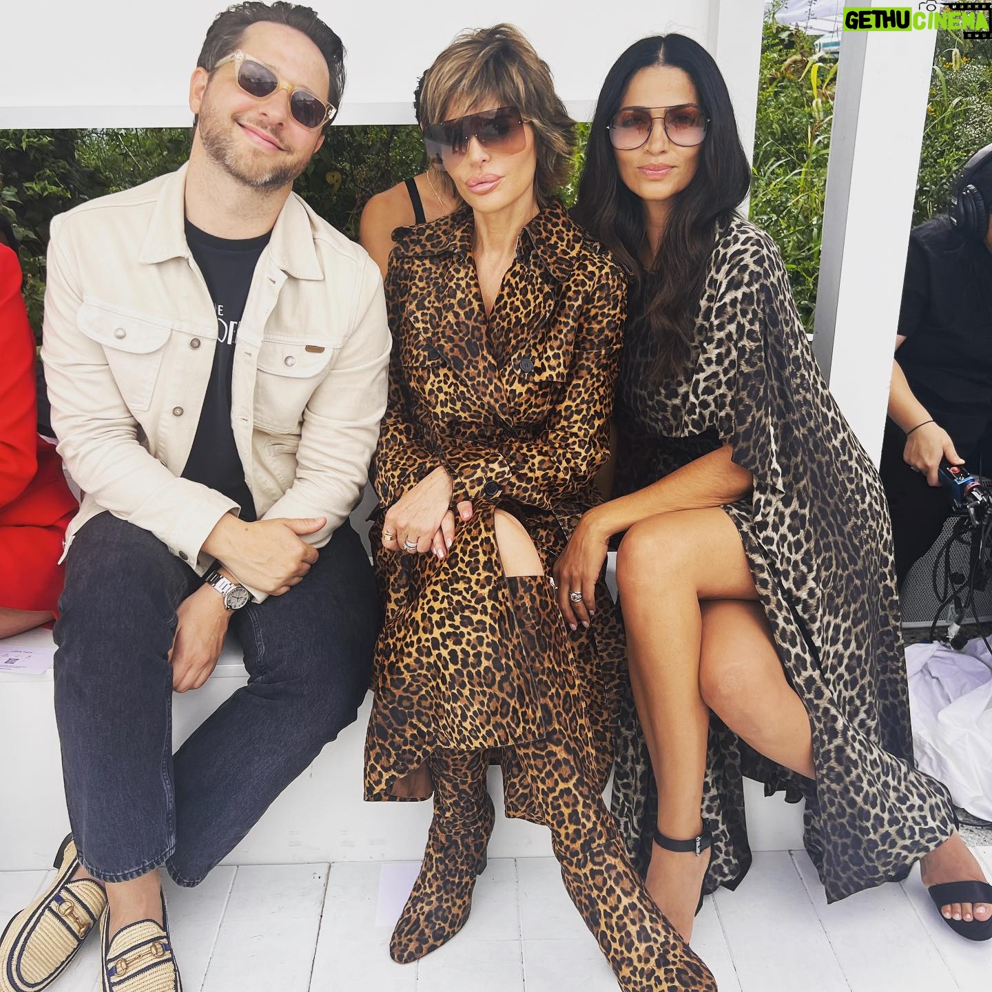 Camila Alves Instagram - Hoo…what a pleasure these two are @lisarinna @derekblasberg @michaelkors #nyfw