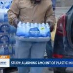 Camila Alves Instagram - Yesterday this was on stories, so many of you DM me with personal stories agreeing with the article, let’s have a bigger conversation ! I can’t say if they are right or wrong As I am NO expert on the topic, but many years ago I was taught that plastic WHEN exposed to different temperatures it can leak chemicals into the water. I just didn’t want to wait for an organization to prove it rigth or wrong, the thought of that and the Environment impact quickly made me switch to glass bottles and filter systems many years ago! Have you had any experiences with this topic? Video credit by @cbseveningnews I am not agreeing or disagreeing just sharing interesting studies